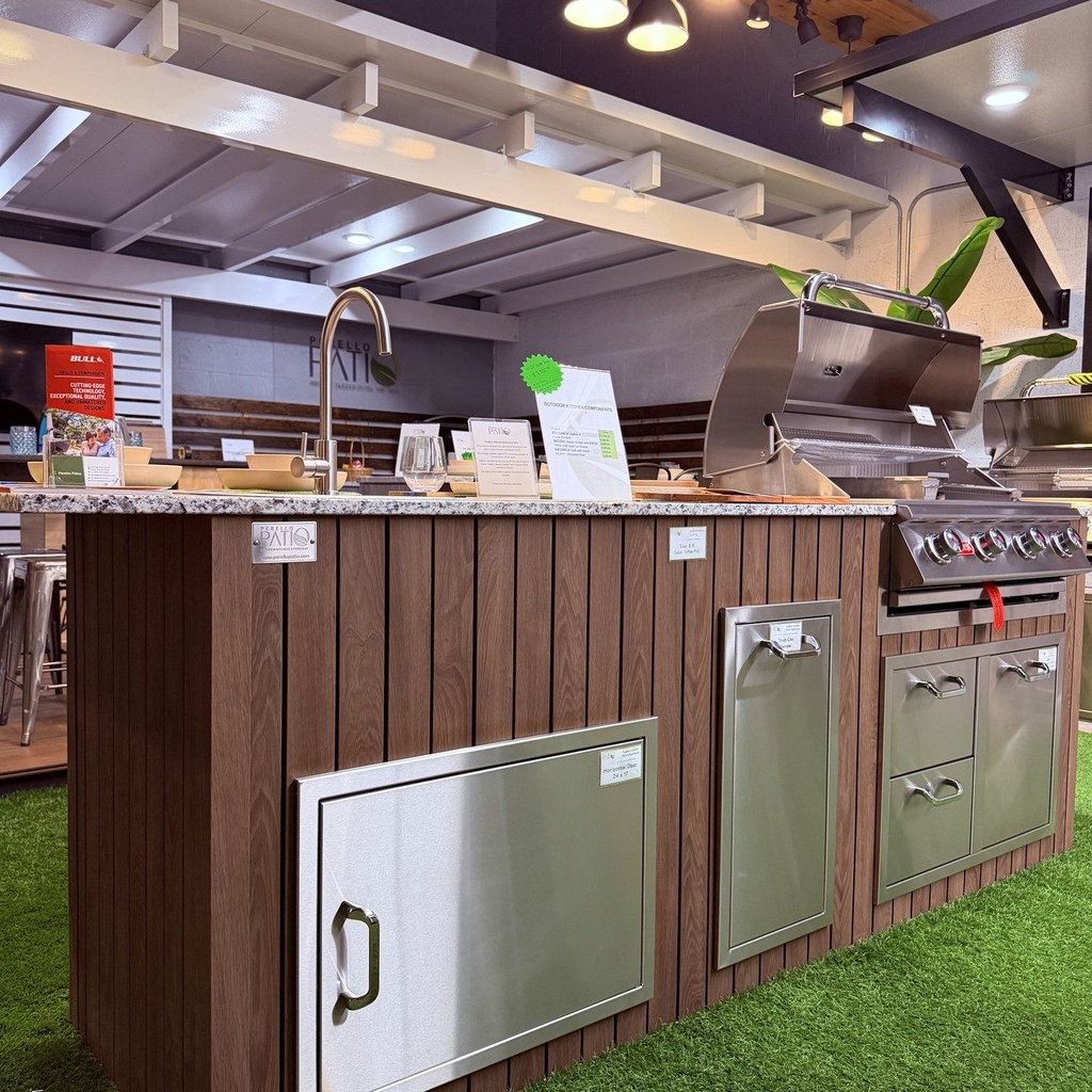 As installed by Perello Patio · Outdoorkitchen 8 ft · Modern Walnut · Bull 30" Outlaw LP