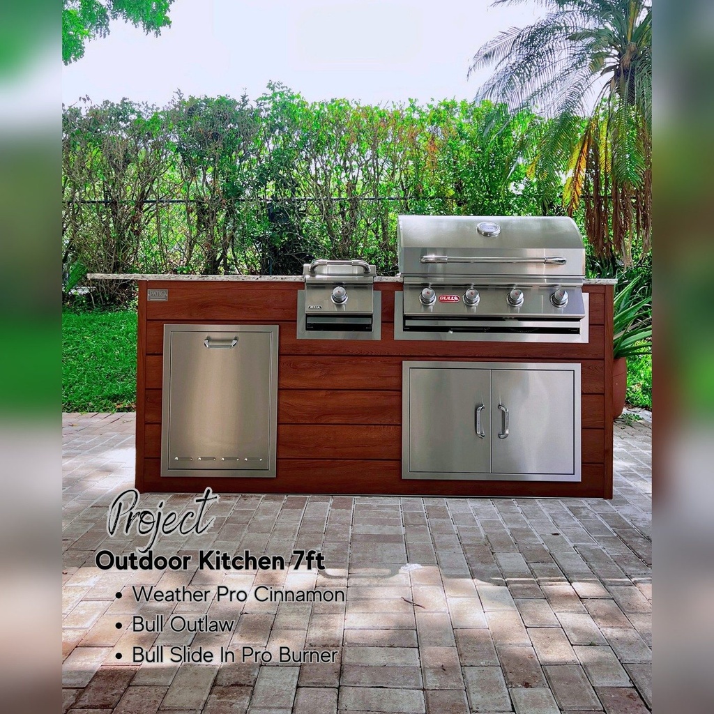 As installed by Perello Patio · Outdoorkitchen 7 ft · Cinnamon Walnut · Bull 30" Outlaw LP