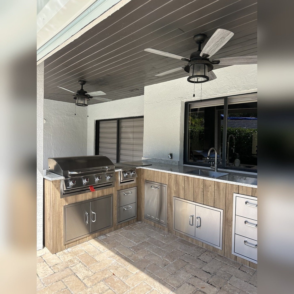 As installed by Perello Patio · Outdoorkitchen 16 ft · Sunbleach Oak · Bull 30" Griddle Commercial LP