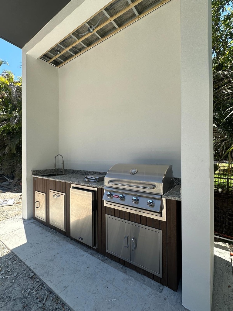 Outdoorkitchen 9 ft · Dark Brown · Bull 30" Outlaw LP - full view