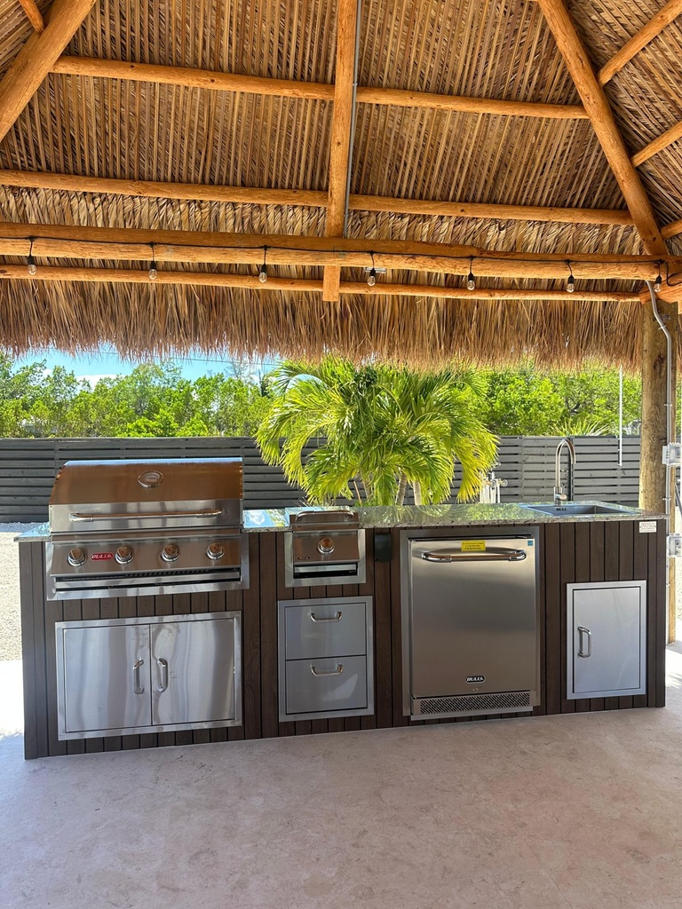 Perello Patio 9 ft Outdoor Kitchen · Bull Outlaw 30" · WPC - full view
