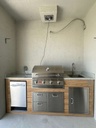 Outdoorkitchen 8 ft · Sunbleach Oak · Bull 30" Outlaw LP - full view