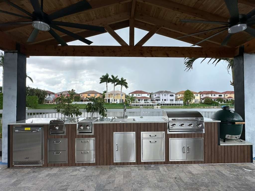Perello Patio 18 ft Outdoor Kitchen · Bull Flat Top 30" · WPC - full view