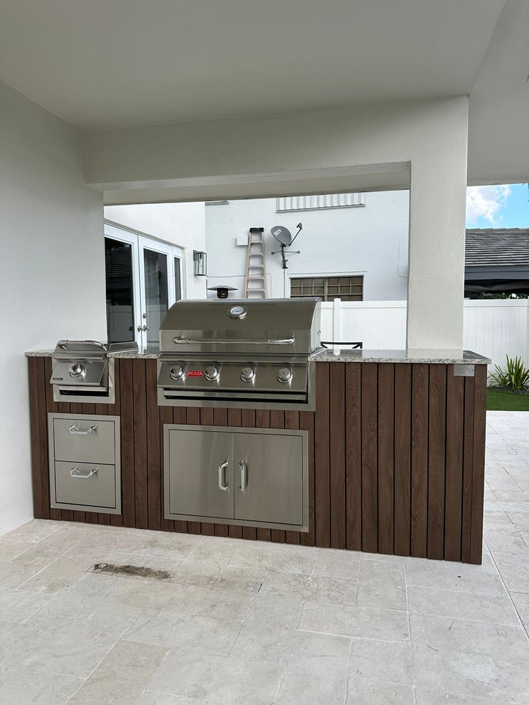 Outdoorkitchen 9 ft · Dark Brown · Bull 30" Outlaw LP - full view