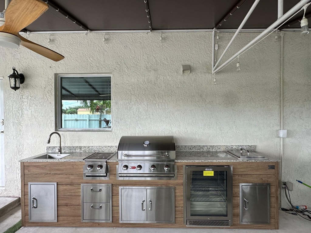 Perello Patio 11 ft Outdoor Kitchen · Bull Outlaw 30" · Weather Pro - full view
