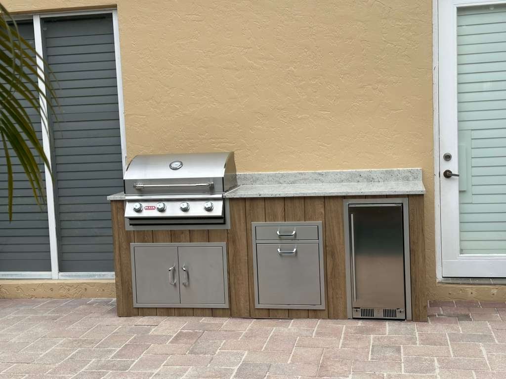 Perello Patio 8 ft Outdoor Kitchen · Bull Outlaw 30" · Weather Pro - full view