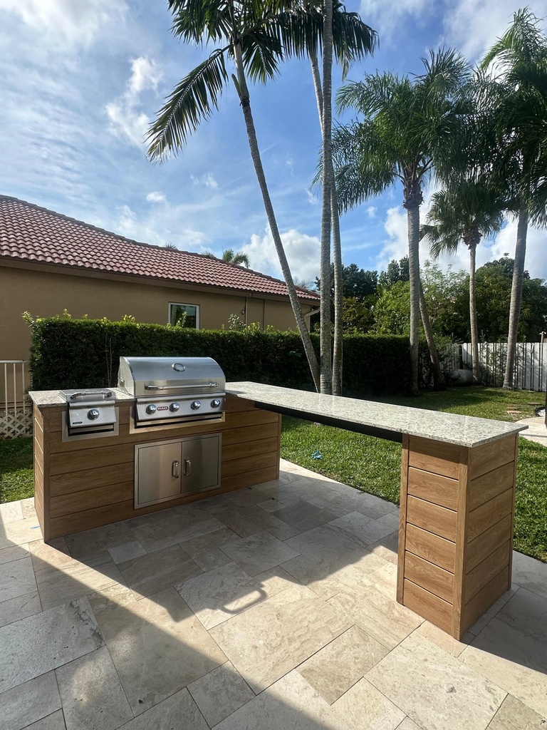 Outdoorkitchen 13 ft · Barrel Oak · Bull 30" Outlaw LP · L-Shape - full view