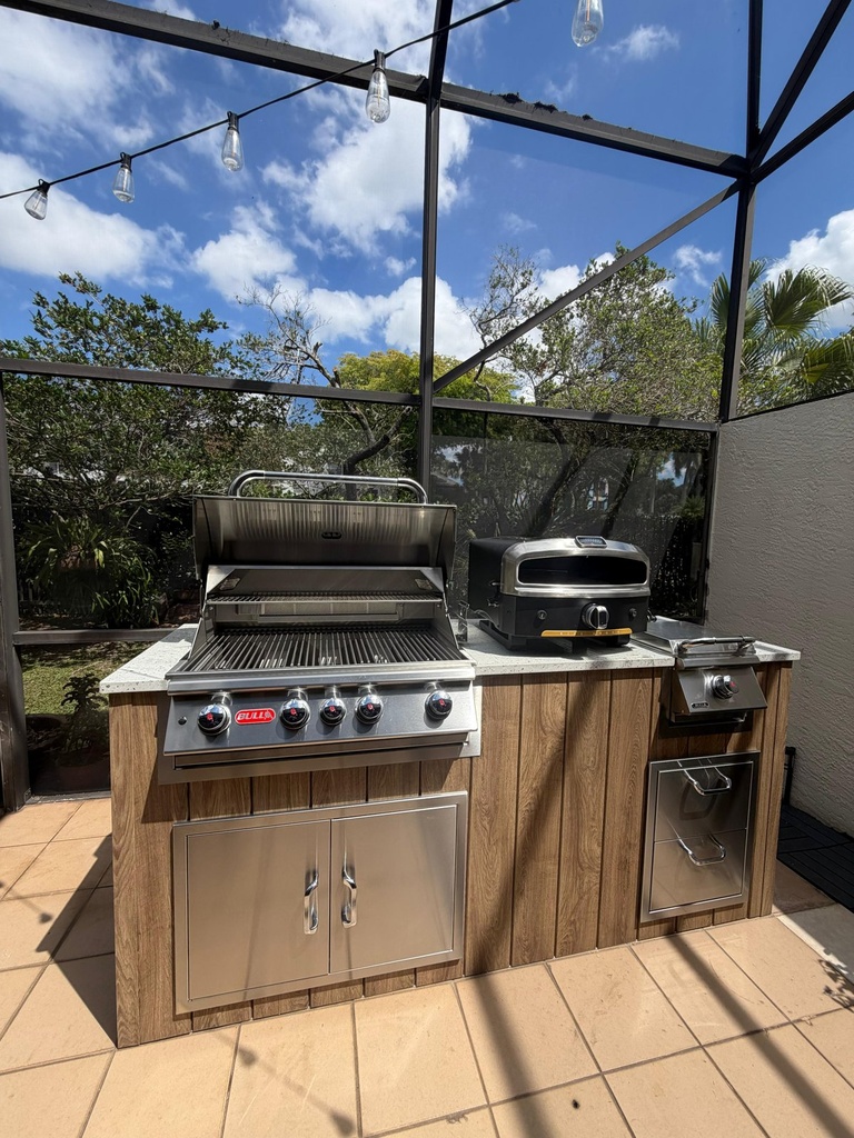 Outdoorkitchen 6 ft · Barrel Oak · Bull 30" Angus LP - full view