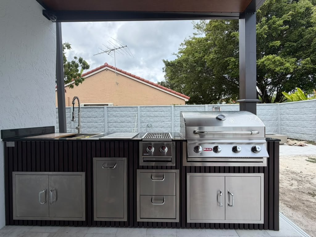 Perello Patio 8 ft Outdoor Kitchen · Bull Outlaw 30" · WPC - full view