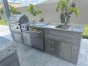 Outdoorkitchen 10 ft · Barnboard Grey · Bull Bison Premium Built-In Charcoal Grill - full view