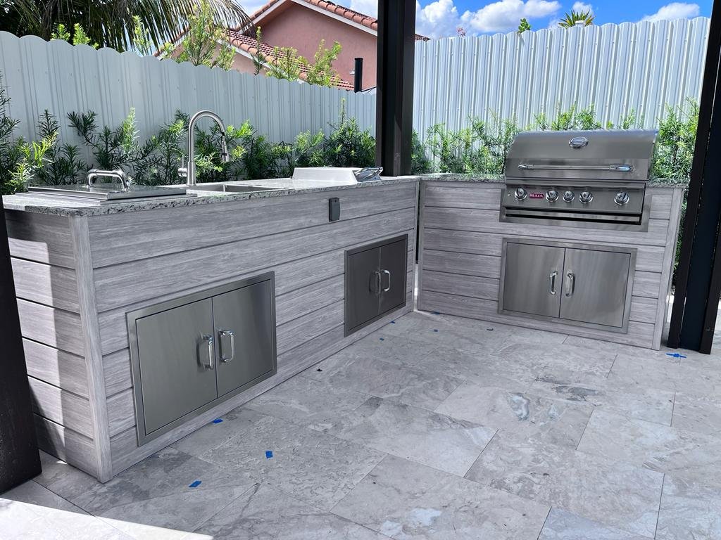 Outdoorkitchen 14 ft · Barnboard Grey · Bull Angus 30-Inch 4-Burner Built-In Propane Gas Grill · L-Shape - full view