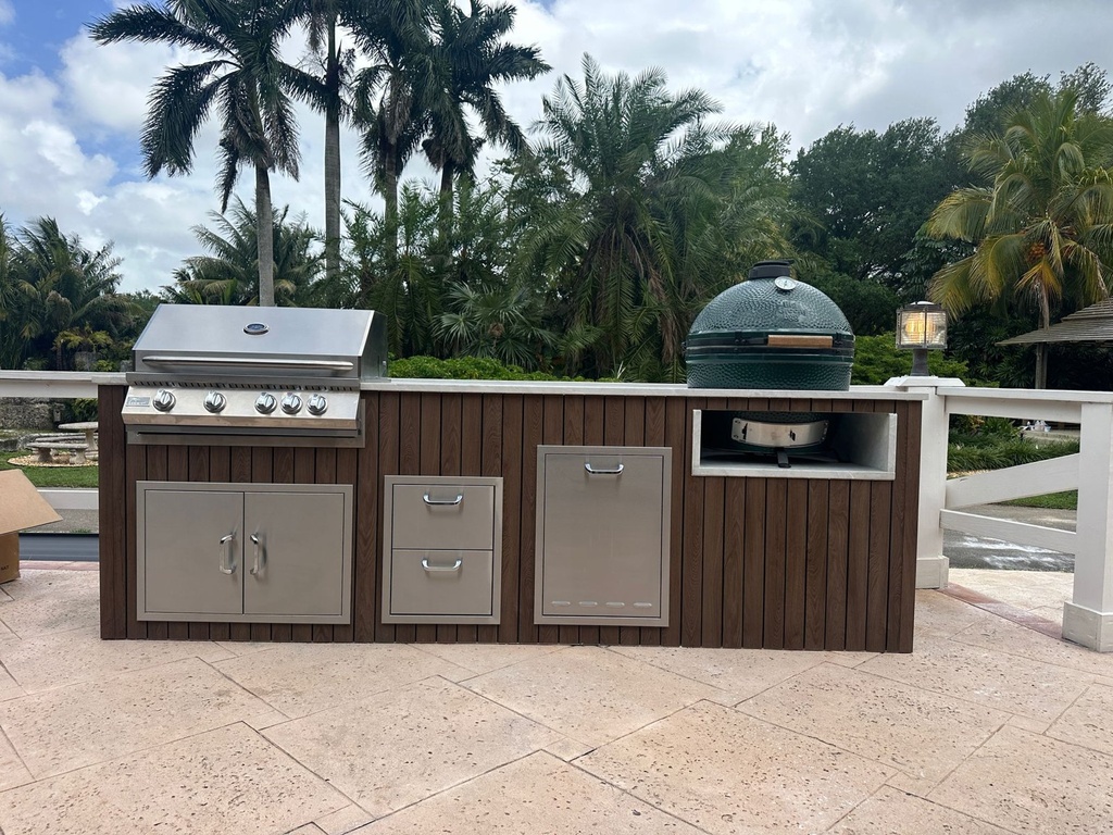 Outdoorkitchen 10 ft · Dark Brown · Big Green Egg MiniMax EGG - full view