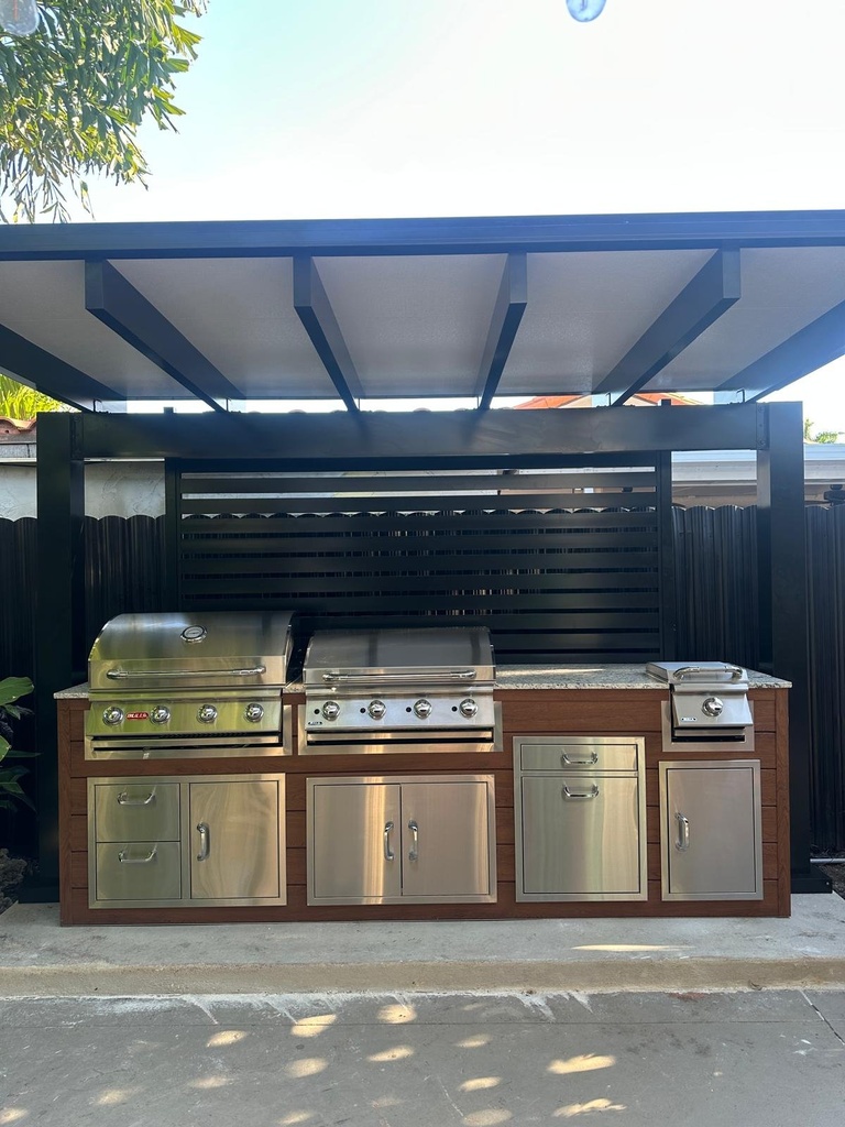 Outdoorkitchen 10 ft · Cinnamon Walnut · Bull Outlaw 30-Inch 4-Burner Built-In Propane Gas Grill - full view