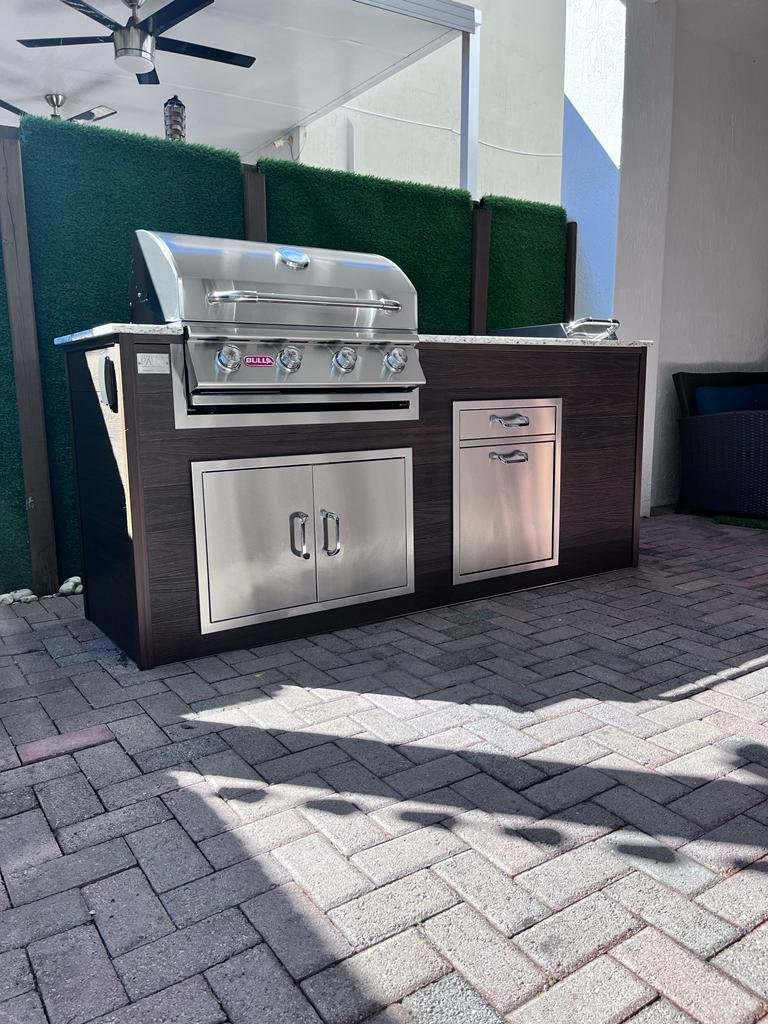 Outdoorkitchen 7 ft · Modern Walnut · Bull Outlaw 30-Inch 4-Burner Built-In Propane Gas Grill - full view