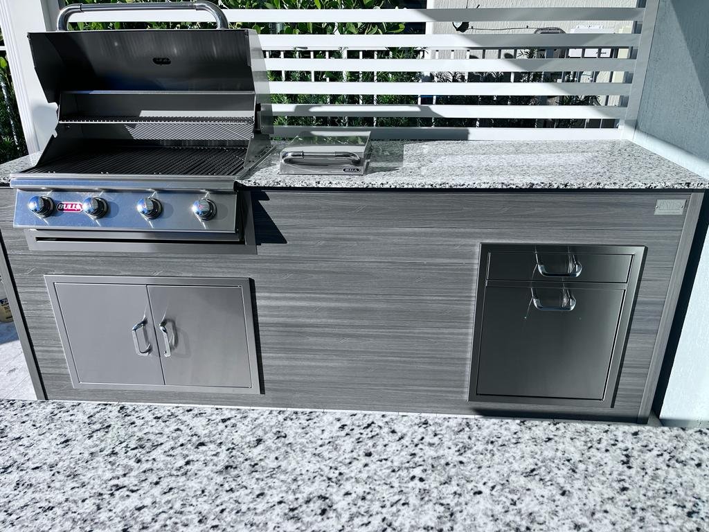 Outdoorkitchen 8 ft · Barnboard Grey · Bull Outlaw 30-Inch 4-Burner Built-In Propane Gas Grill - full view