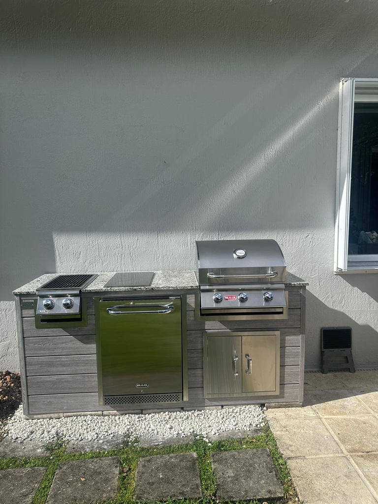 Outdoorkitchen 7 ft · Barnboard Grey · Bull Steer Premium 25-Inch 3-Burner Built-In Propane Gas Grill - full view