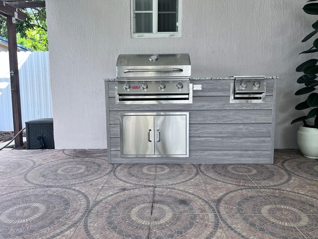 Outdoorkitchen 6 ft · Barnboard Grey · Bull Outlaw 30-Inch 4-Burner Built-In Propane Gas Grill - full view