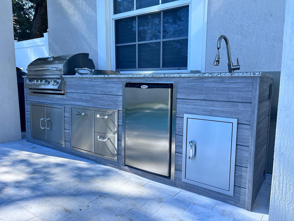 Outdoorkitchen 12 ft · Barnboard Grey · Bull Angus 30-Inch 4-Burner Built-In Propane Gas Grill - full view
