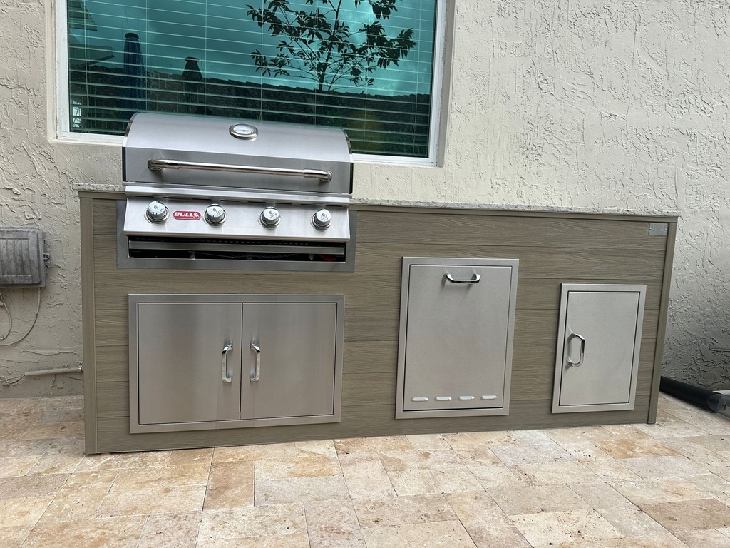 Outdoorkitchen 7 ft · Barrel Oak · Bull Outlaw 30-Inch 4-Burner Built-In Propane Gas Grill - full view