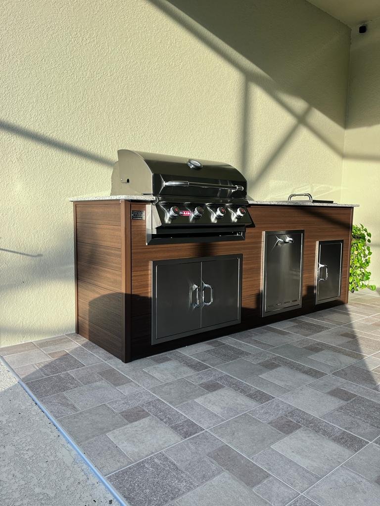 Outdoorkitchen 7 ft · Barrel Oak · Bull Outlaw 30-Inch 4-Burner Built-In Propane Gas Grill - full view
