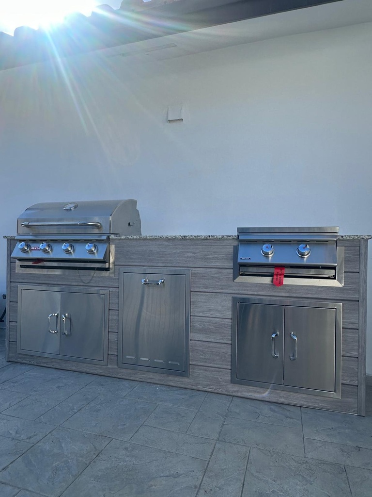 Outdoorkitchen 8 ft · Barnboard Grey · Bull Outlaw 30-Inch 4-Burner Built-In Propane Gas Grill - full view
