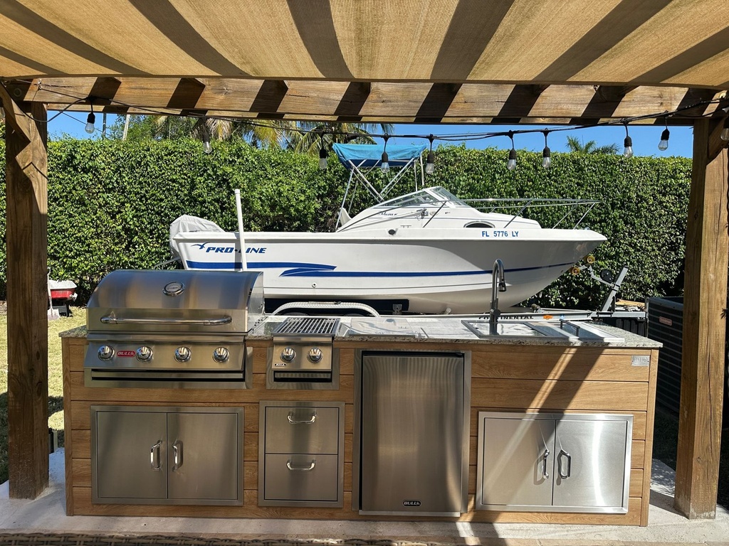 Outdoorkitchen 10 ft · Sunbleach Oak · Bull Outlaw 30-Inch 4-Burner Built-In Propane Gas Grill - full view