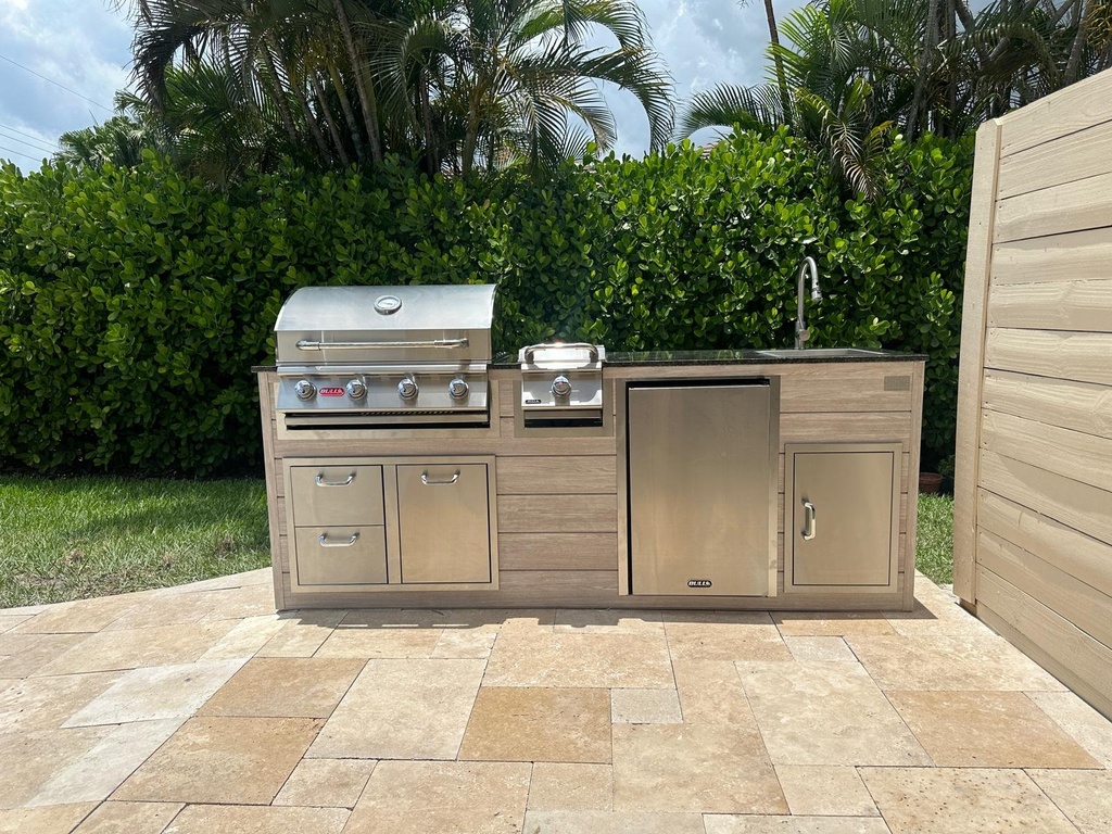 Outdoorkitchen 8 ft · Beachwood Grey · Bull Outlaw 30-Inch 4-Burner Built-In Propane Gas Grill - full view