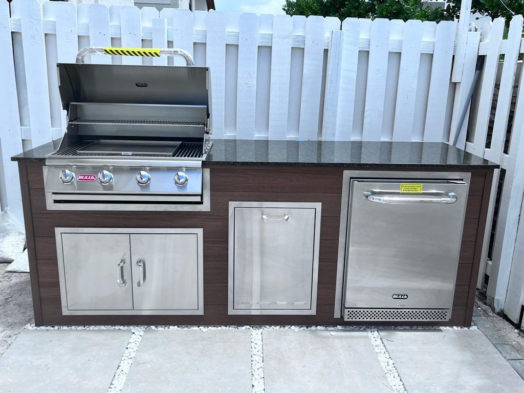 Outdoorkitchen 8 ft · Modern Walnut · Bull Outlaw 30-Inch 4-Burner Built-In Propane Gas Grill - full view