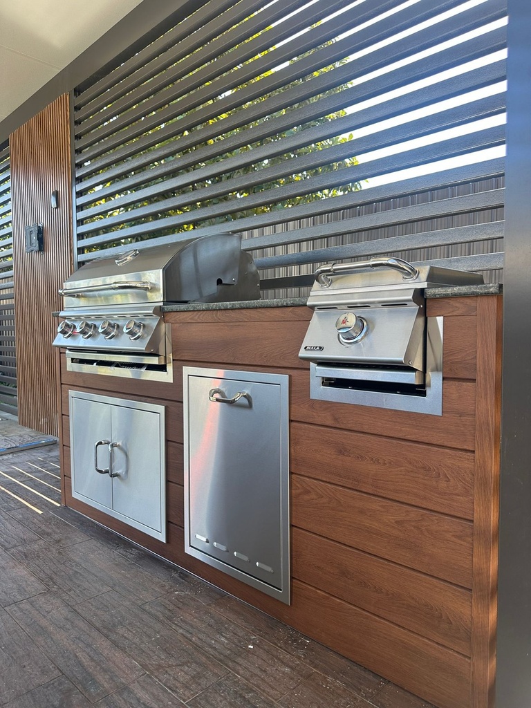 Outdoorkitchen 7 ft · Cinnamon Walnut · Bull Outlaw 30-Inch 4-Burner Built-In Propane Gas Grill - full view