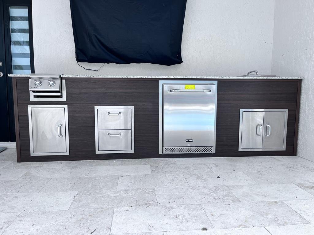 Outdoorkitchen 10 ft · Modern Walnut · Bull 24-Inch 4.9 Cu. Ft. Premium Outdoor Rated Compact Refrigerator Series II - full view
