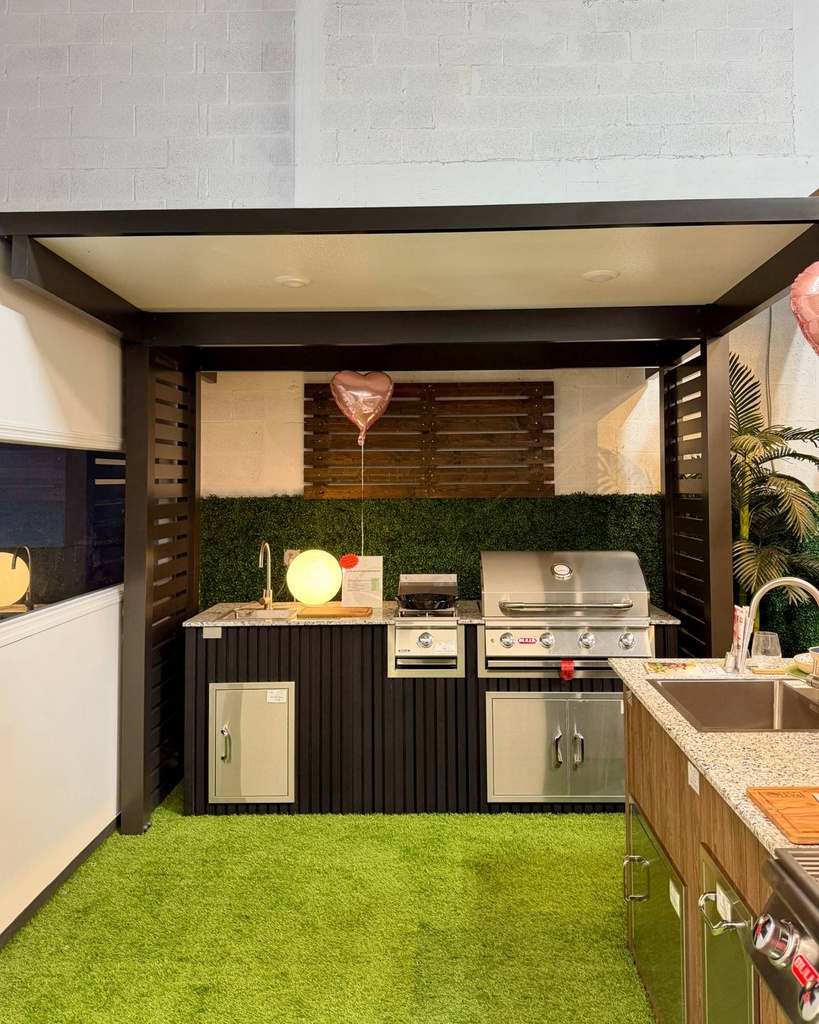 Perello Patio 8 ft Outdoor Kitchen + 9 ft Pergola · Bull Outlaw 30" - full view