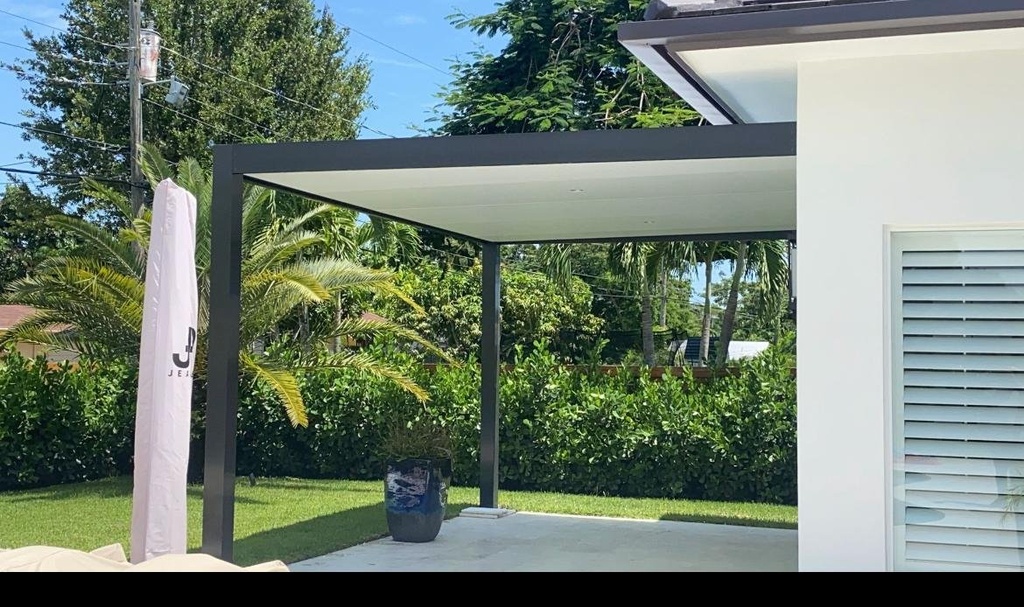 Square Terrace 24' x 14' · Attached · Bronze