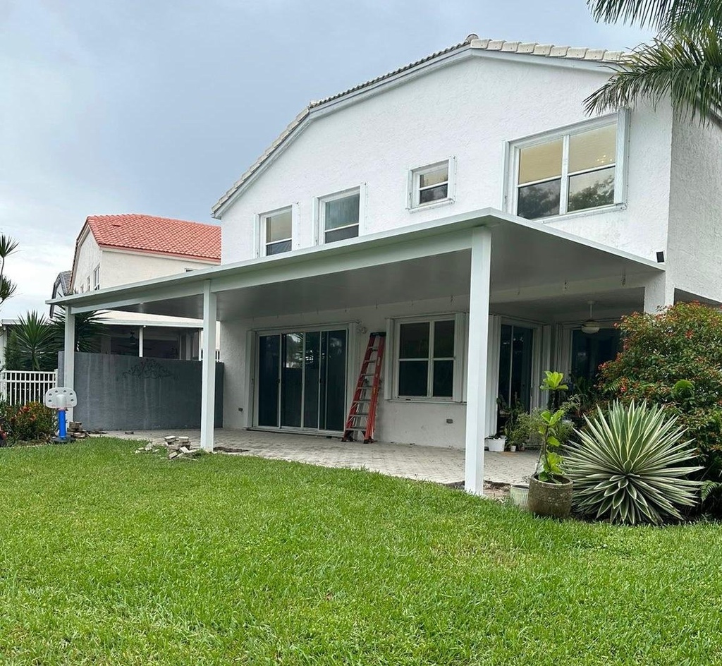 Square Terrace 40' x 15' · Attached · White