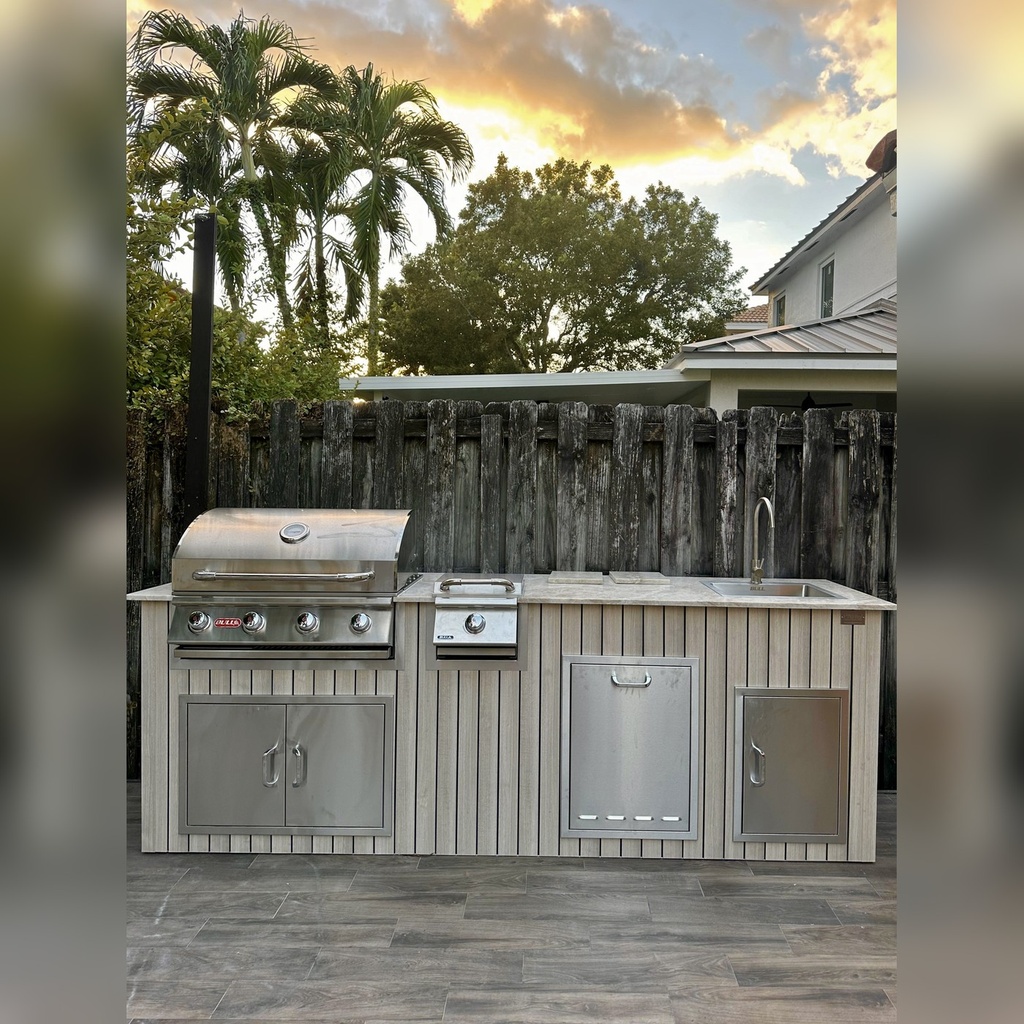 [OK-09-AW-01] Outdoorkitchen 9 ft · Atlantic White · Bull 30" Outlaw LP