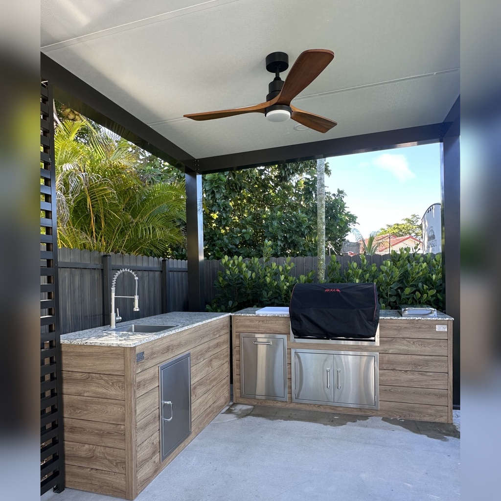 Outdoorkitchen 14 ft · Barrel Oak · Bull 30" Outlaw LP