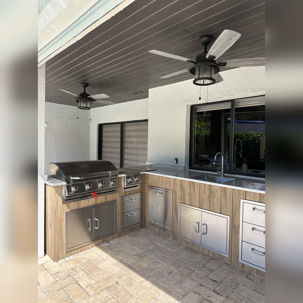 Perello Patio 16 ft Outdoor Kitchen · Bull Flat Top 30" · Weather Pro