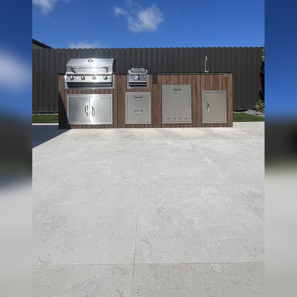 Perello Patio 10 ft Outdoor Kitchen · Bull Outlaw 30" · Weather Pro