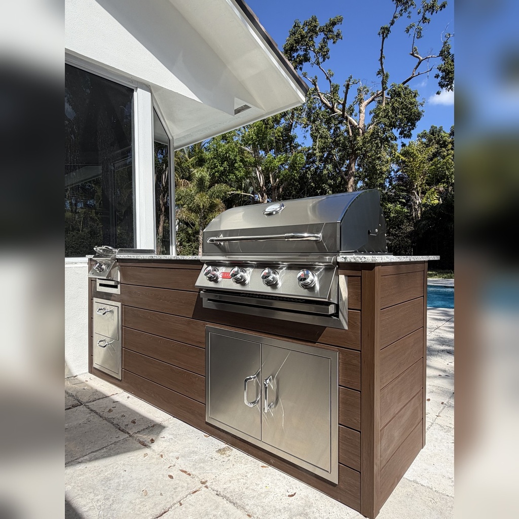 [OK-07-CW-04] Outdoorkitchen 7 ft · Cinnamon Walnut · Bull 30" Outlaw LP
