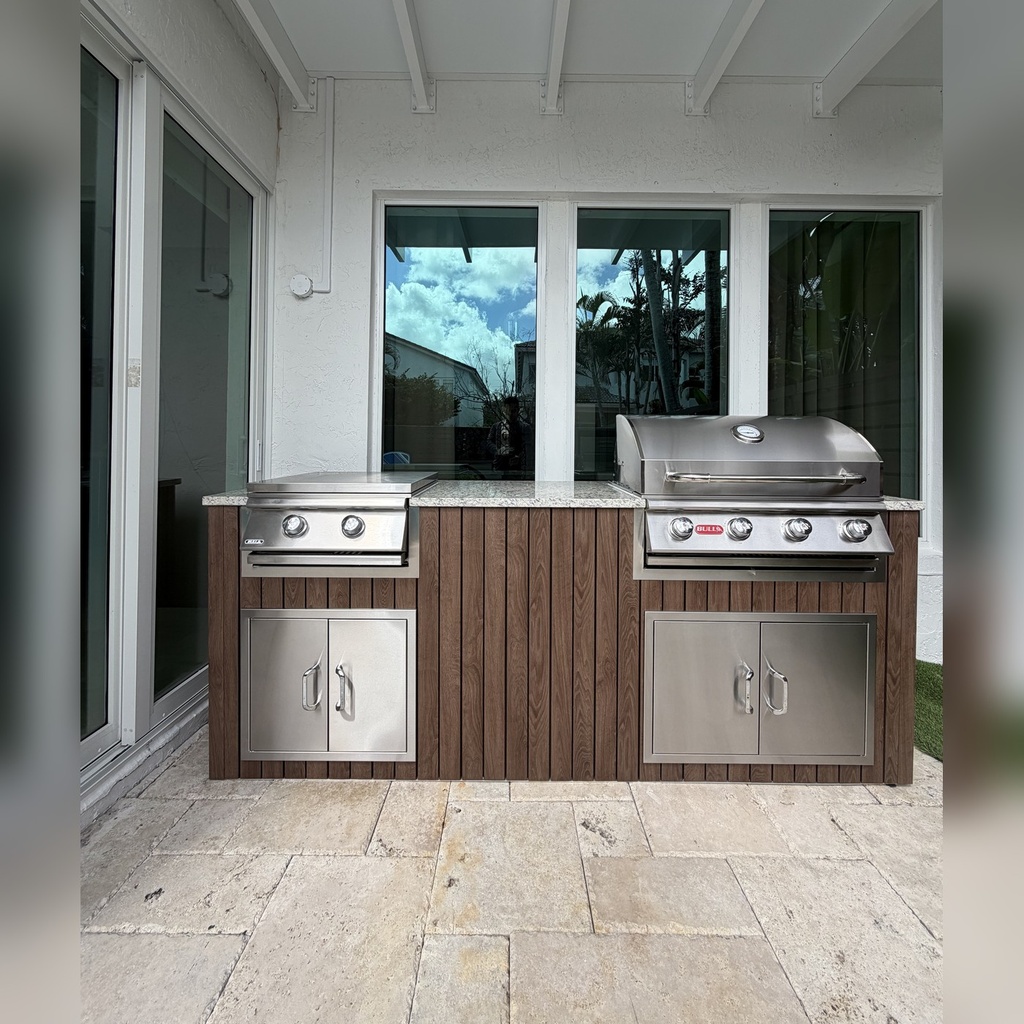 [OK-08-MW-02] Outdoorkitchen 8 ft · Modern Walnut · Bull 30" Outlaw LP