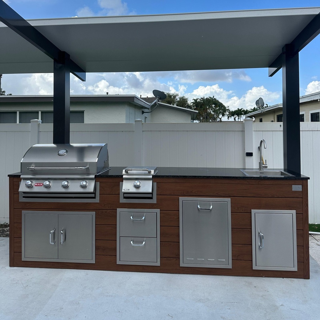 [OK-09-CW-03] Outdoorkitchen 9 ft · Cinnamon Walnut · Bull 30" Outlaw LP