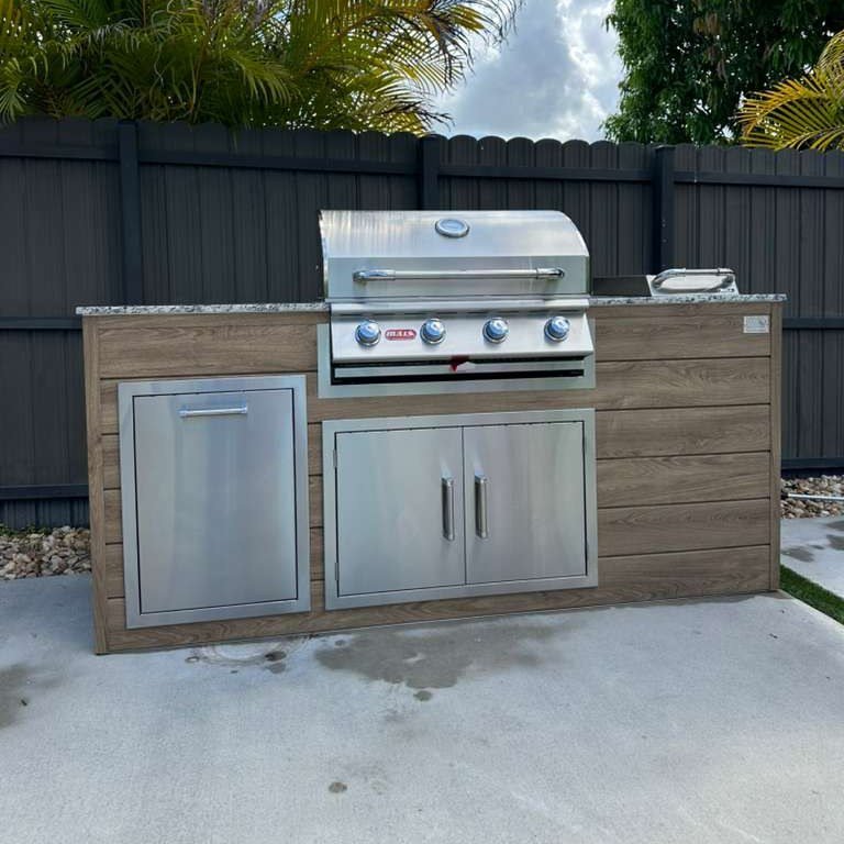[OK-07-BW-02] Outdoorkitchen 7 ft · Beachwood Grey · Bull 30" Outlaw LP