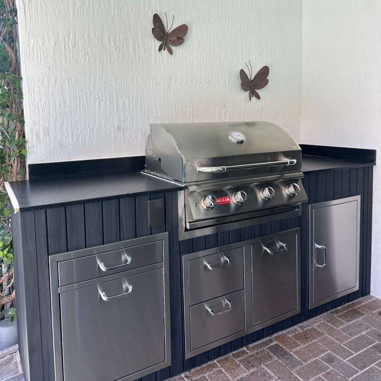 [OK-08-WBK-01] Outdoorkitchen 8 ft · Black · Bull 30" Outlaw LP