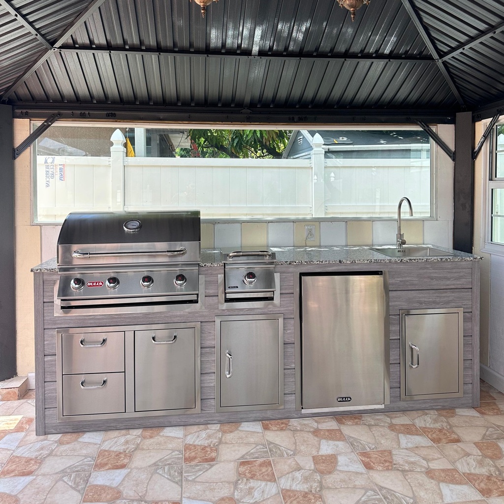 [OK-09-BG-01] Outdoorkitchen 9 ft · Barnboard Grey · Bull 30" Outlaw LP