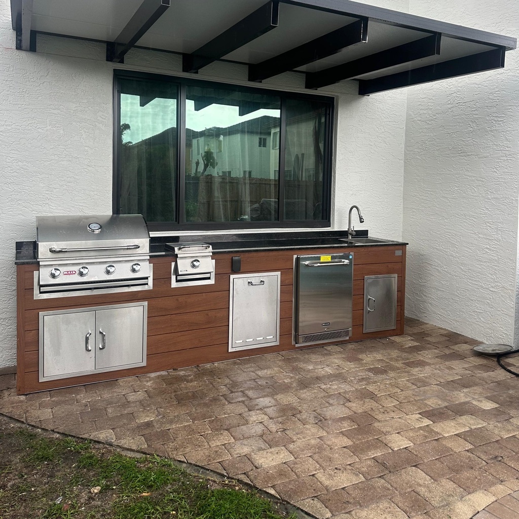 [OK-10-CW-04] Outdoorkitchen 10 ft · Cinnamon Walnut · Bull 30" Outlaw LP
