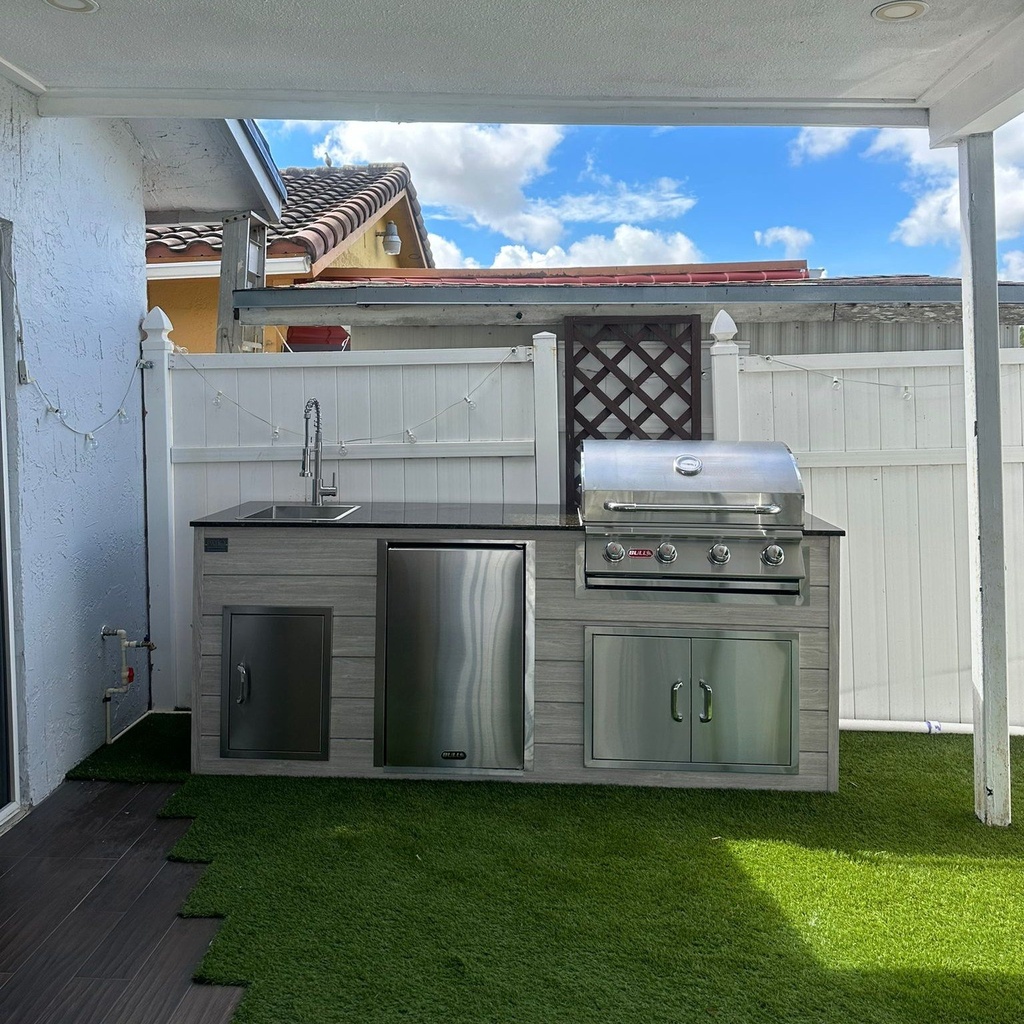[OK-08-BW-02] Outdoorkitchen 8 ft · Beachwood Grey · Bull 30" Outlaw LP