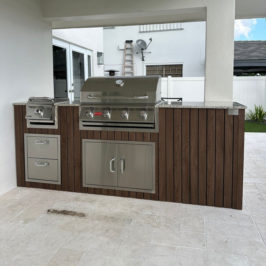[OK-09-WDB-03] Outdoorkitchen 9 ft · Dark Brown · Bull 30" Outlaw LP
