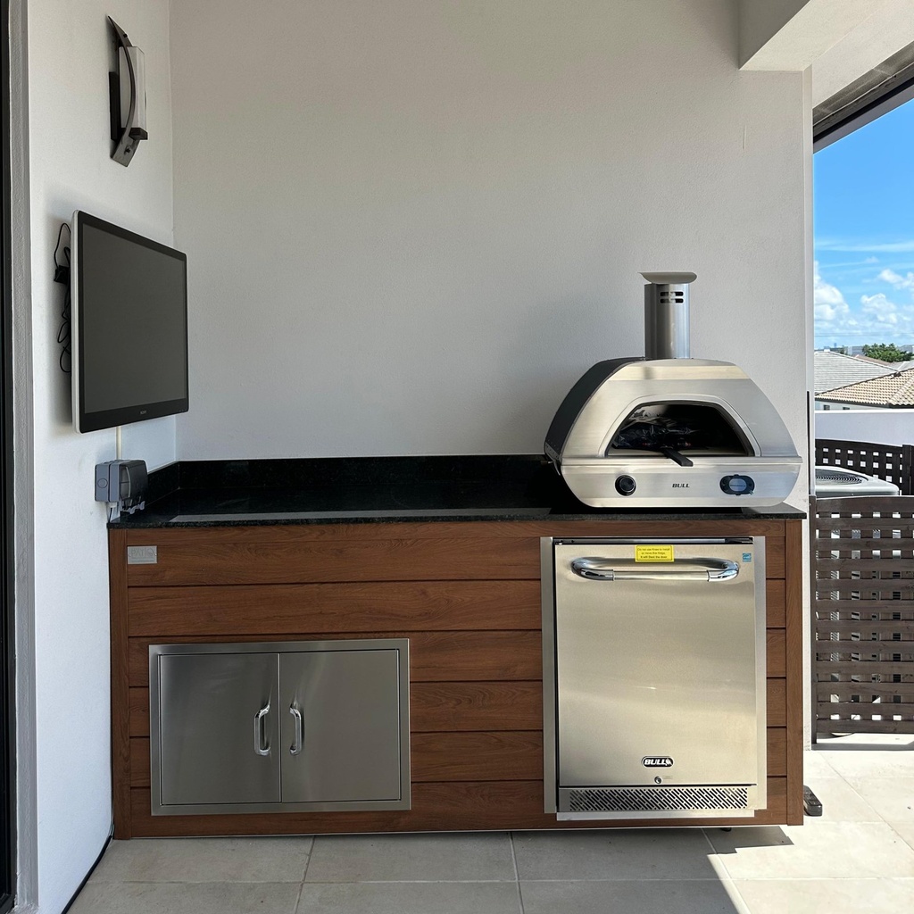 [OK-06-BO-02] Outdoorkitchen 6 ft · Barrel Oak · Bull Dual Fuel Countertop Pizza Oven LP