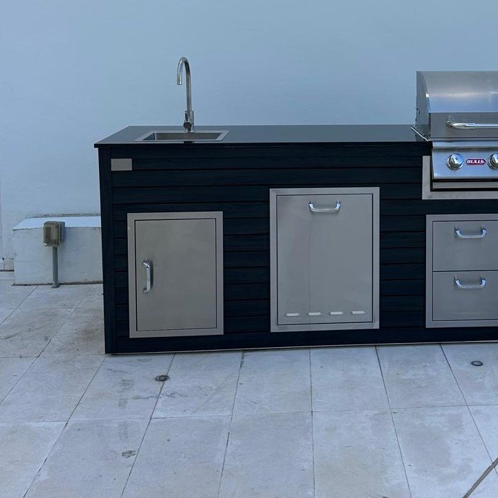 [OK-07-WBK-01] Outdoorkitchen 7 ft · Black · Bull 30" Outlaw LP