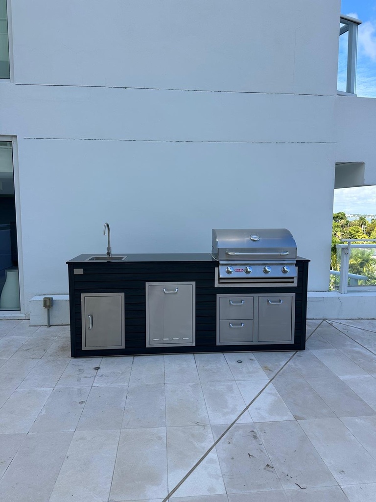 Outdoorkitchen 8 ft · Black · Bull 30" Outlaw LP