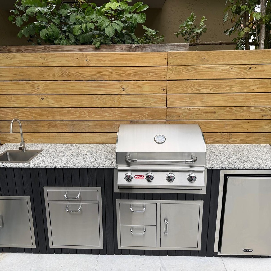 Outdoorkitchen 9 ft · Black · Bull 30" Outlaw LP